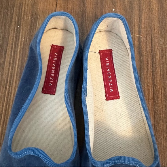 Vibi Venezia Blue Velvet Flats, EUC, Size 36 - Picture 2 of 5